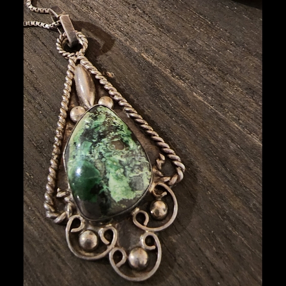 Mexican Sterling Silver Emerald Green Marble Pendant - Picture 5 of 5